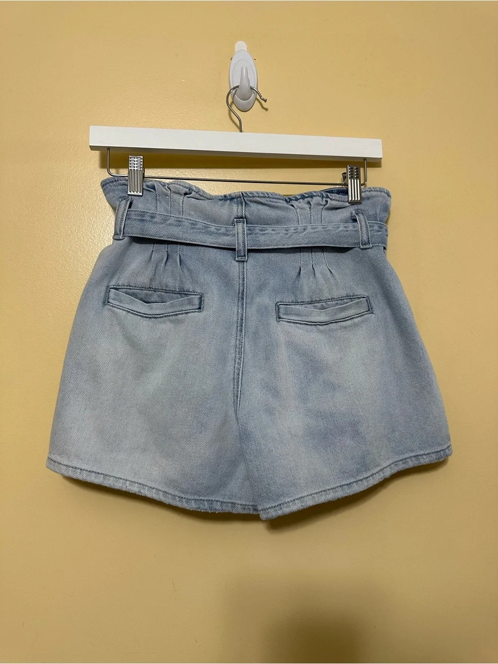 American Eagle Paperbag Denim Mom Shorts Womens 4 Light Wash Blue Button Fly